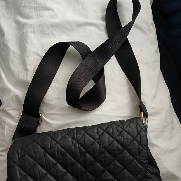 Quilted Black Shoulder Bag - Picture 4 of 5